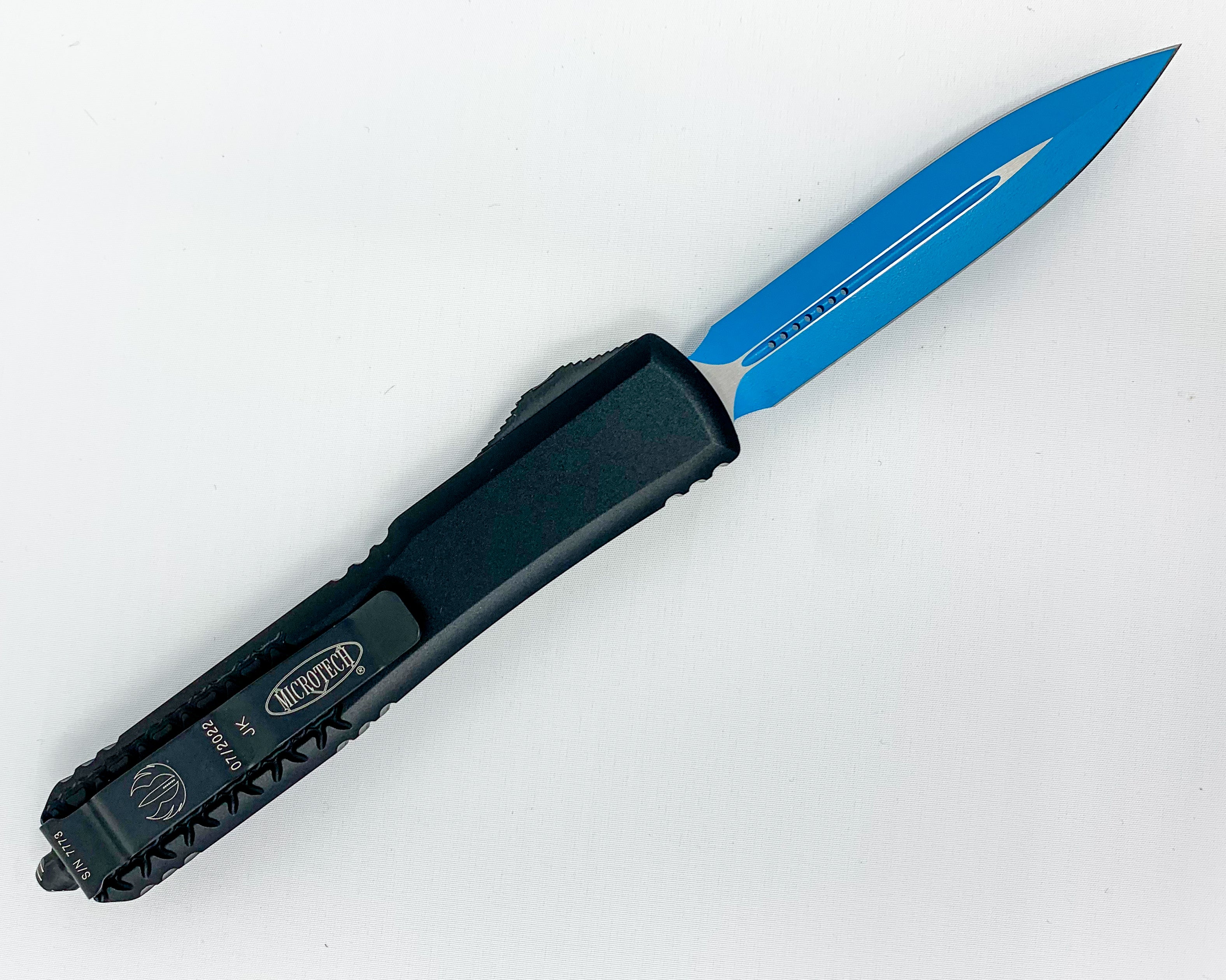 Microtech Ultratech - Double Edge Blue Blade - Black Hardware - Jedi Knight - Black Chassis - 122-1JK