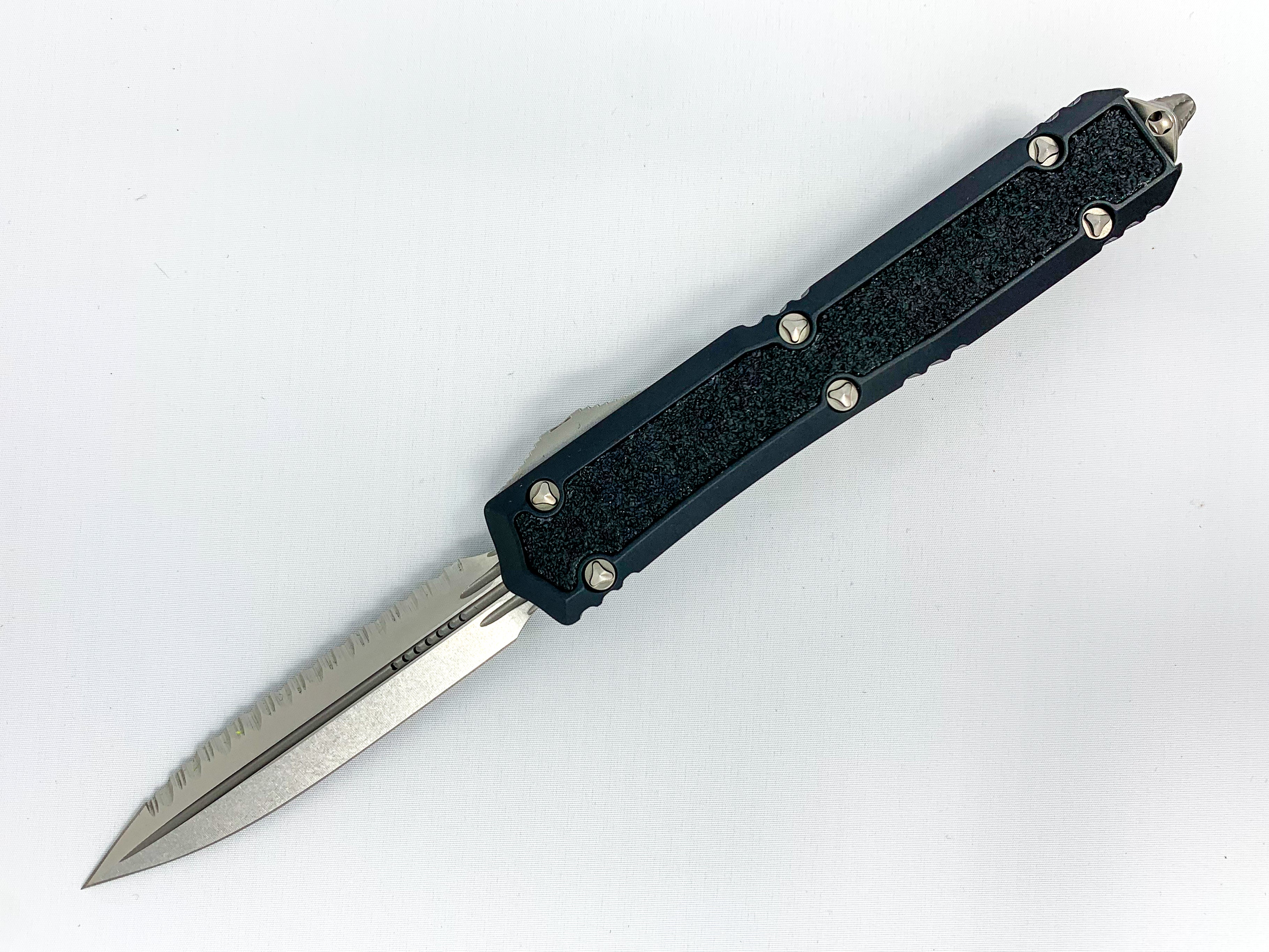 Microtech Makora - Signature Series - Serrated Double Edge - Black