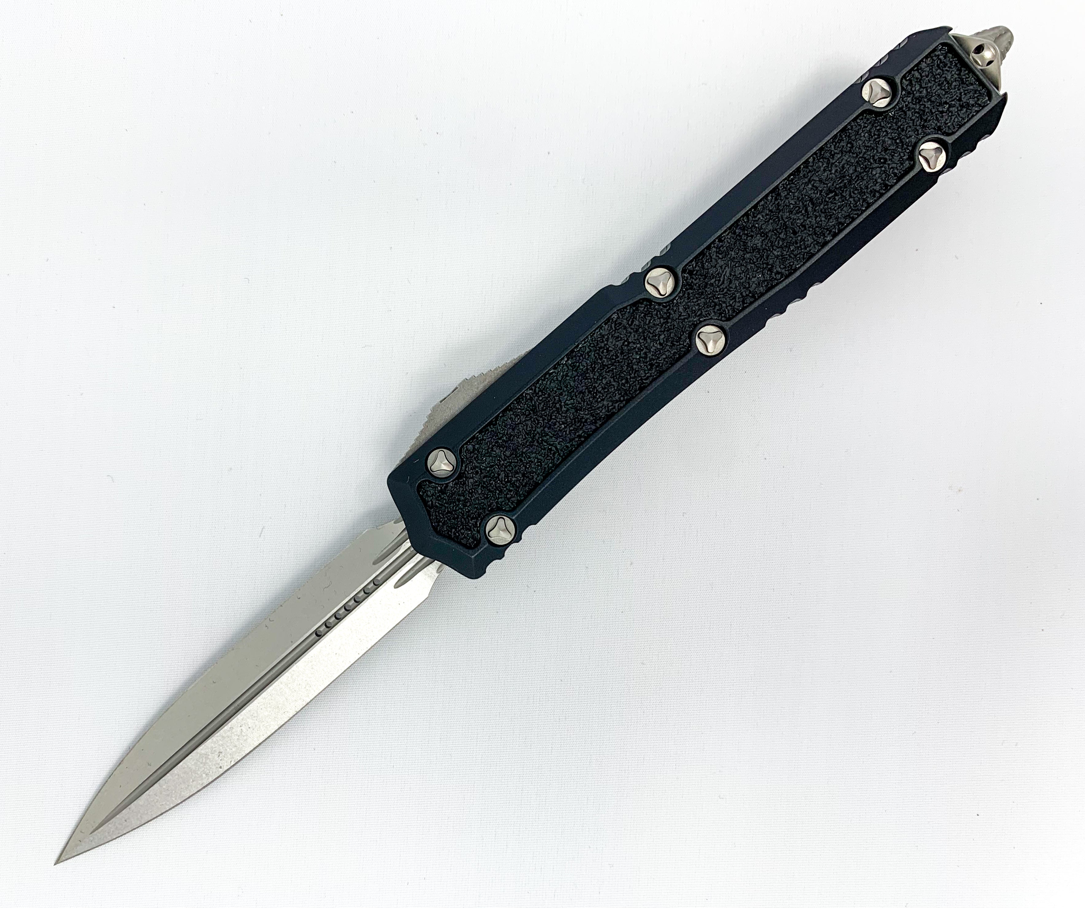 Microtech Makora - Signature Series - Double Edge - Satin Hardware - Black Chassis - 206-10S